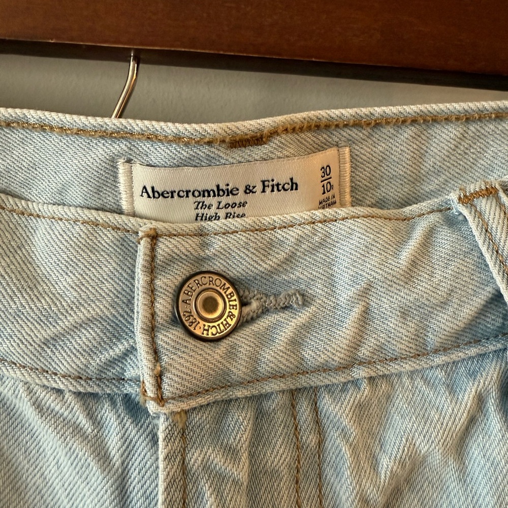 Abercrombie & Fitch High Rise Loose Jean - Picture 9 of 9